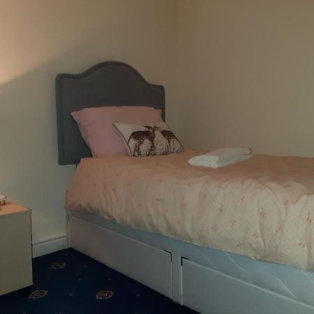Phoenix Nights Guest House Barrow-in-Furness ภายนอก รูปภาพ