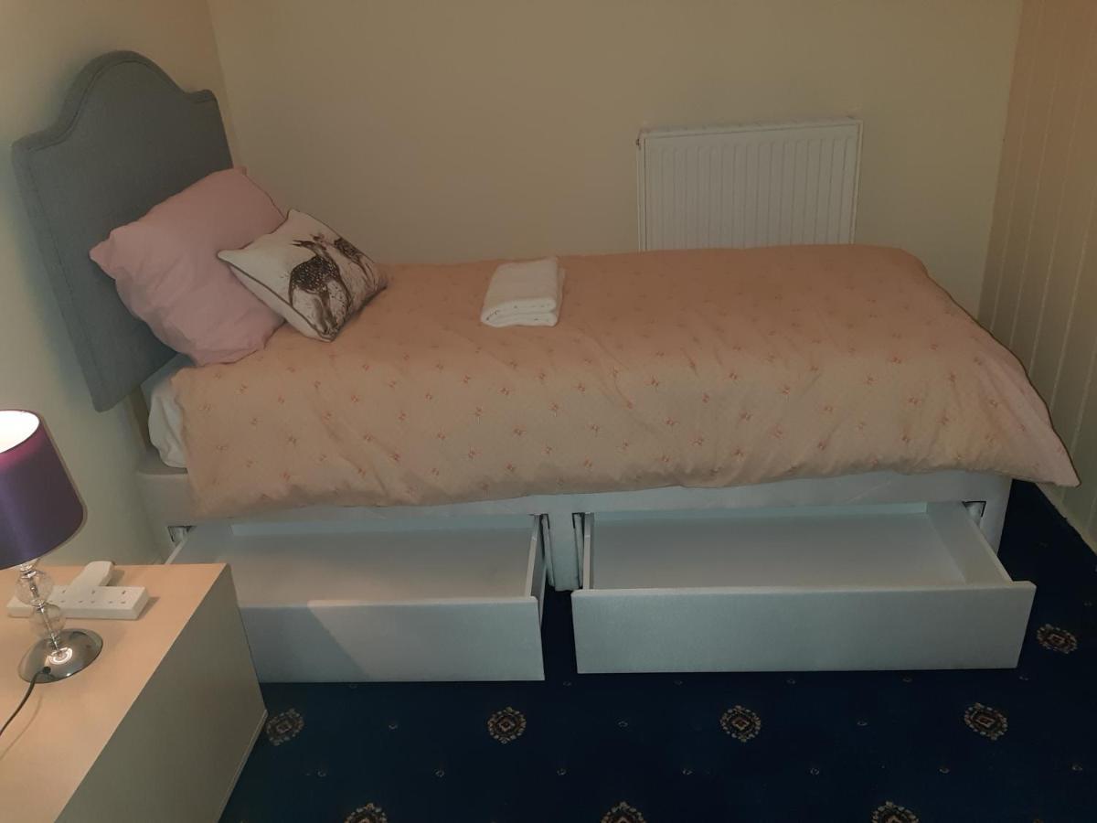 Phoenix Nights Guest House Barrow-in-Furness ภายนอก รูปภาพ