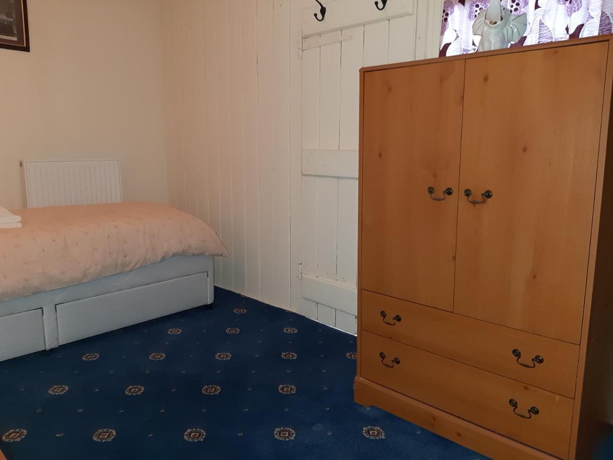 Phoenix Nights Guest House Barrow-in-Furness ภายนอก รูปภาพ