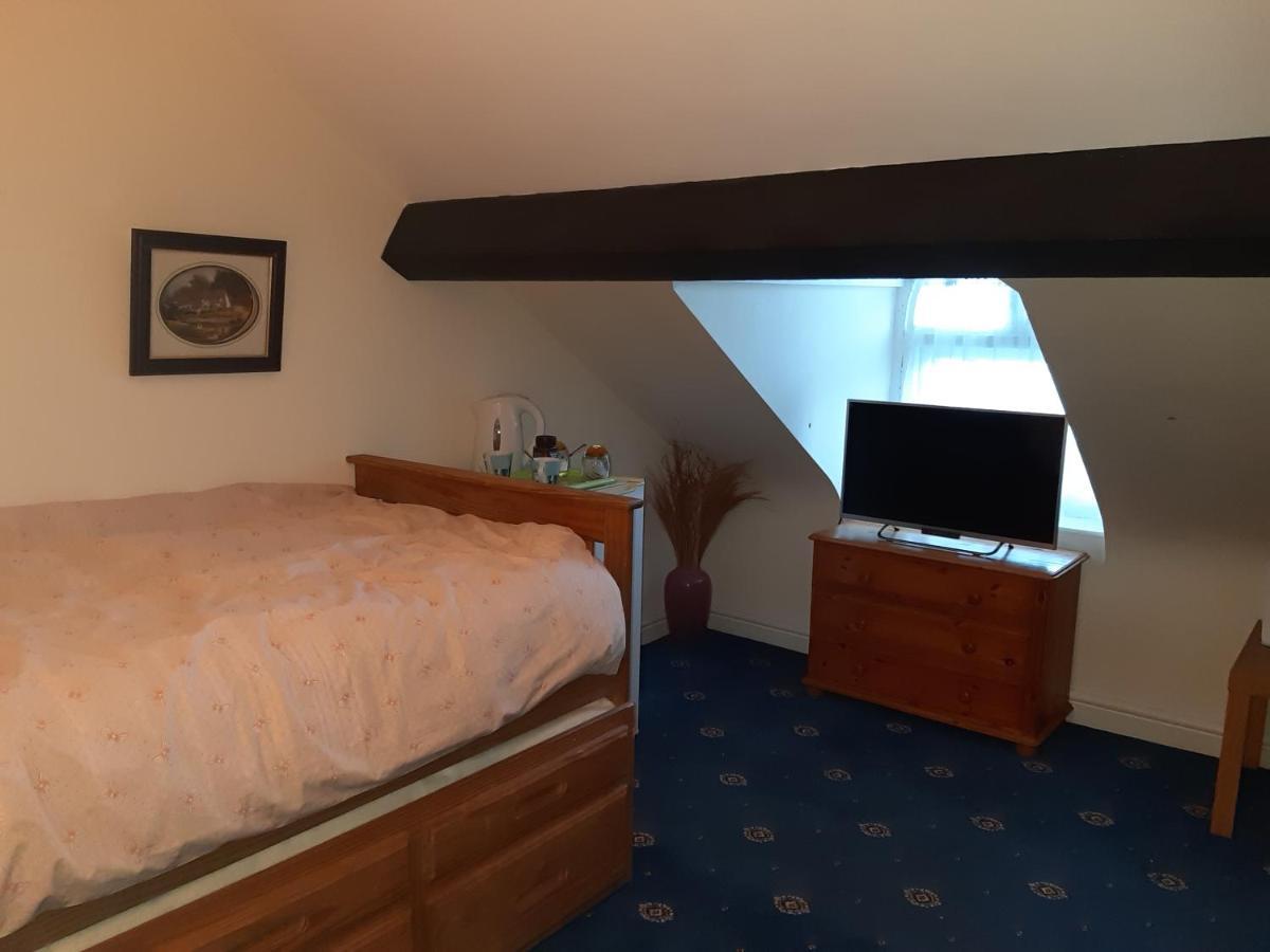 Phoenix Nights Guest House Barrow-in-Furness ภายนอก รูปภาพ