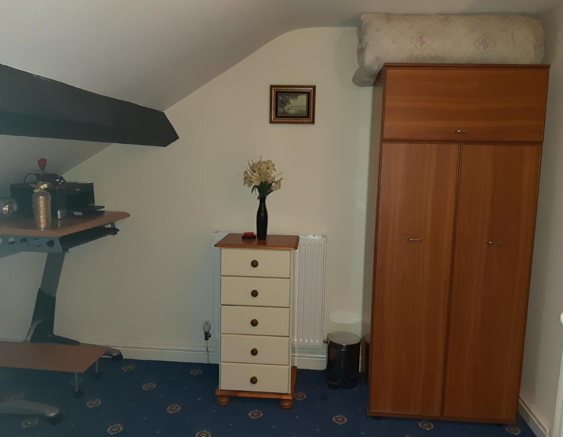 Phoenix Nights Guest House Barrow-in-Furness ภายนอก รูปภาพ