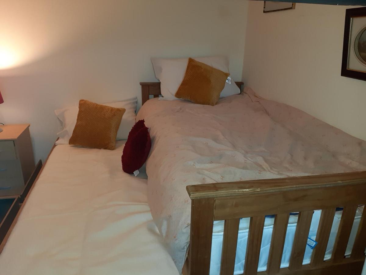 Phoenix Nights Guest House Barrow-in-Furness ภายนอก รูปภาพ