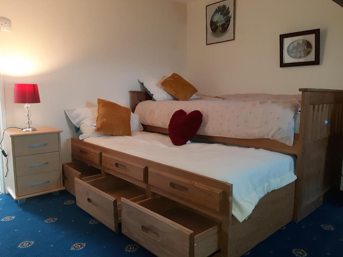 Phoenix Nights Guest House Barrow-in-Furness ภายนอก รูปภาพ
