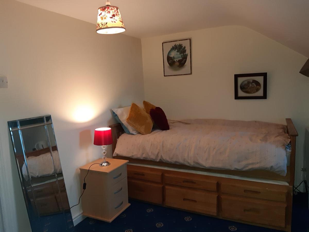 Phoenix Nights Guest House Barrow-in-Furness ภายนอก รูปภาพ