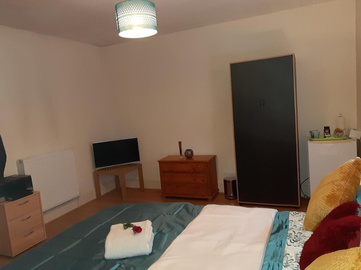 Phoenix Nights Guest House Barrow-in-Furness ภายนอก รูปภาพ