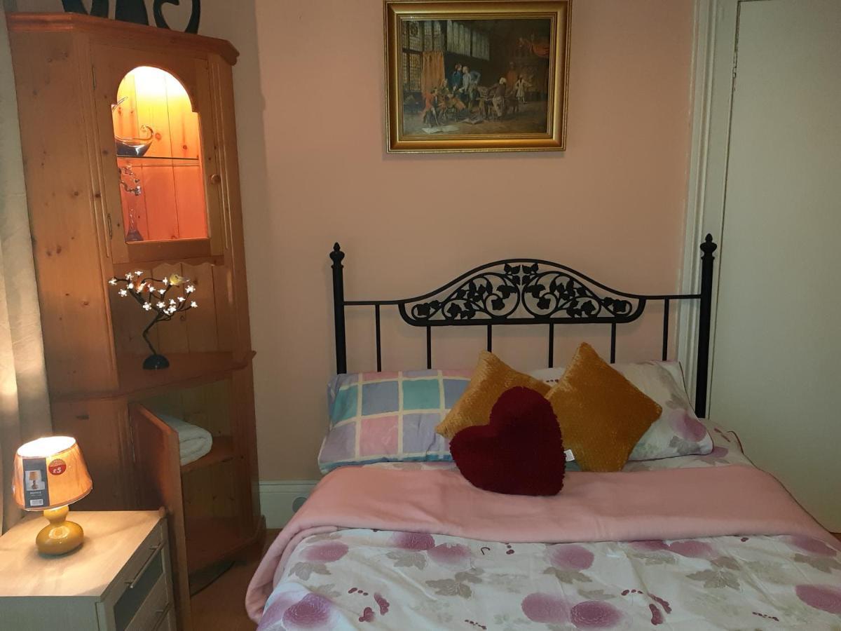 Phoenix Nights Guest House Barrow-in-Furness ภายนอก รูปภาพ