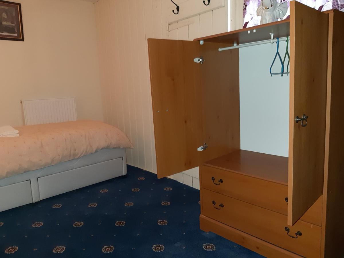 Phoenix Nights Guest House Barrow-in-Furness ภายนอก รูปภาพ