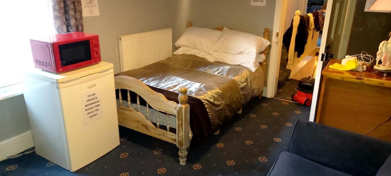 Phoenix Nights Guest House Barrow-in-Furness ภายนอก รูปภาพ