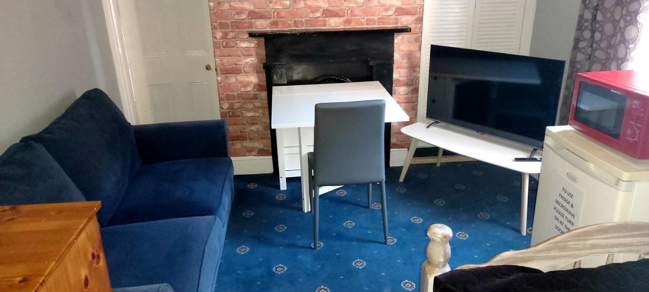 Phoenix Nights Guest House Barrow-in-Furness ภายนอก รูปภาพ